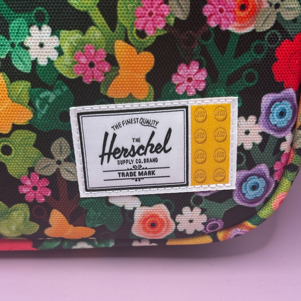 Special Edition LEGO by Herschel Supply Co Insulated Floral Soft-Sided Lunchbag - Picture 2 of 9